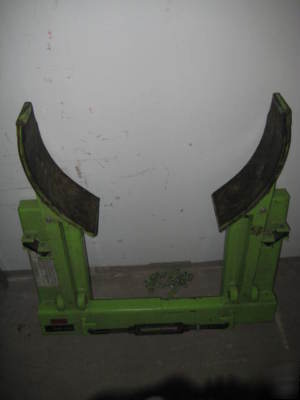 Valley craft drum lifter and dumper forklift attachment