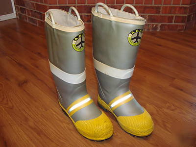New arff aircraft rescue fire fighting boots sz. 8 m