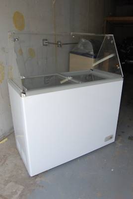 Gelato display case 6 pan alot of storage underneath