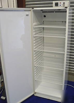 Gram programmable laboratory fridge â€“ K400 refrigerator