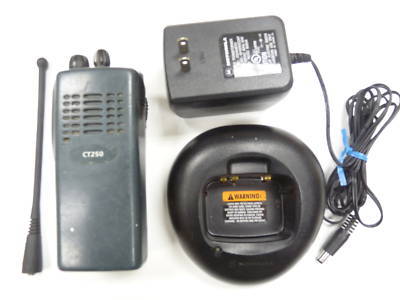 Motorola CT250 uhf 16CH radio w/ charger-battery