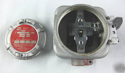 Crouse hinds explosion proof GUSC2024-ah with switch