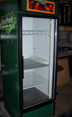 1 door glass merchandizer beverage refrigerator true