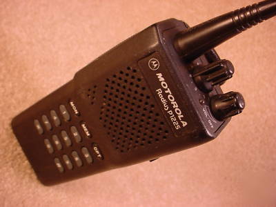 Motorola P1225 16 ch 5 w vhf 450-470 mhz handheld radio