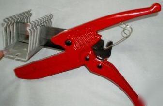 Long blade hand held wiring duct cutter