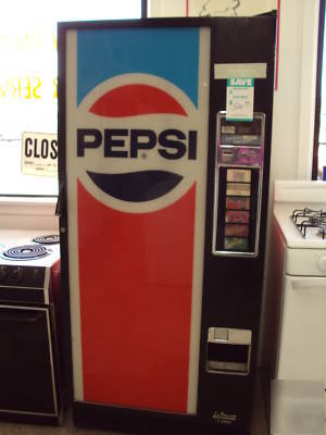 Pepsi can vending machine in good condition 