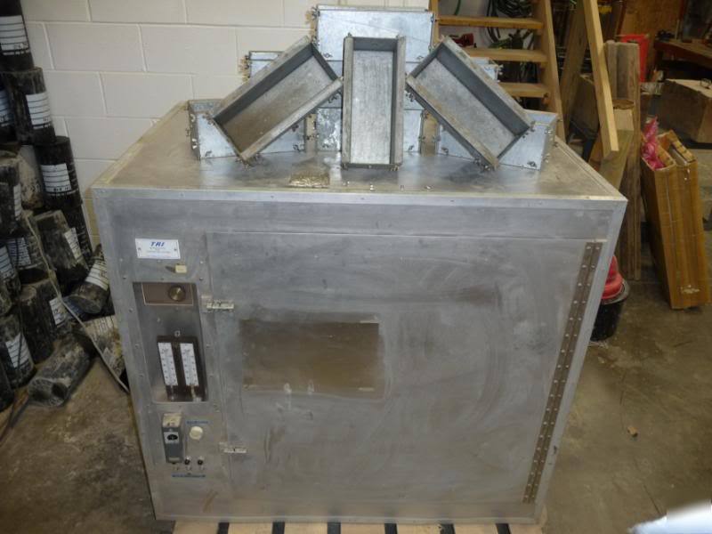 Concrete shrinkage humidity chamber w/ molds and studs