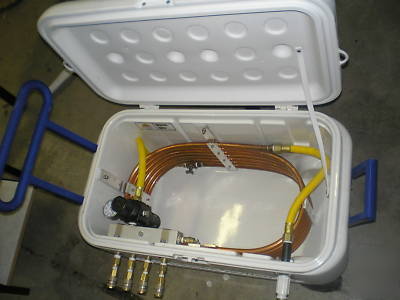 Cool box portable cooling air distributing manifold