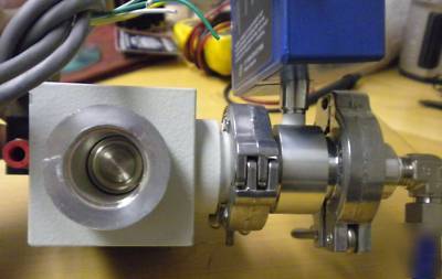 Leybold ag right angle valve w/ 275 mini-convectron