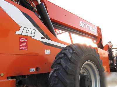 Skytrak 8042 telescopic forklift telehandler lift jlg