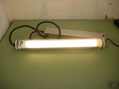 New electrix 7744 industrial flourescent light ?? 3E