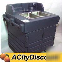 Nice cambro camkioskÂ® 2 compartment hand sink cart