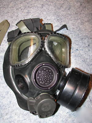 Gas mask with bag, tinted lenses & cartridge, military