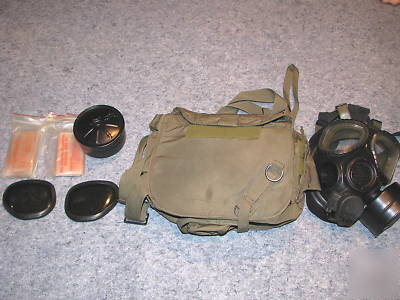 Gas mask with bag, tinted lenses & cartridge, military