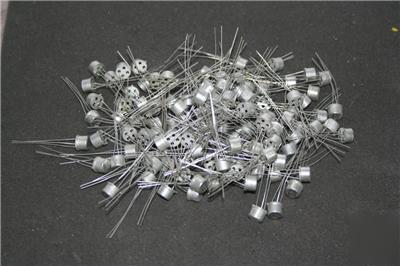 Lot of 148 motorola ,etco,csf 2N1415 transistors