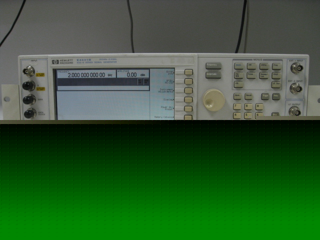 Hp E4431B signal generator 2 ghz w/ opt 1E5 UN8 UN9 202