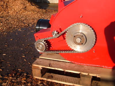 Self loading mini muck spreader