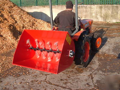 Self loading mini muck spreader