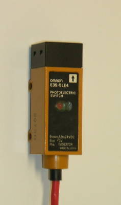 New omron E3S-5LE4 photoelectric switch, 12-24 vdc, 