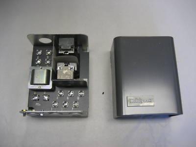 Honeywell R182C1069 switching relay R182C, 240V