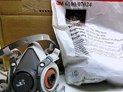 New 3M 6100 1/2 mask respirator facepiece,small, in bag