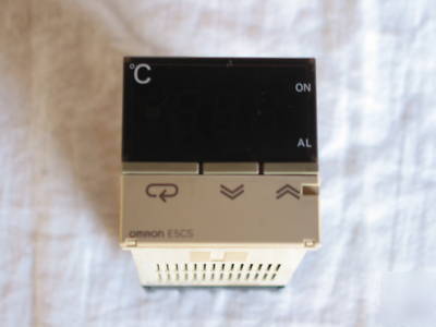 Omron E5CS-R1KJ temperature controller c/f 1/16 din 