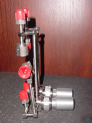 Parker valves with mks insttruments attached PARK316V