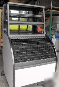 Self serve refrigerated merchandiser display case