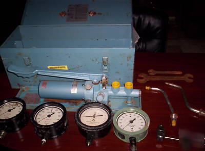 Ashcroft deadweight portable test pump 1327D w/ gauges 