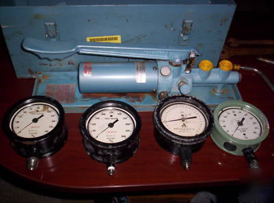 Ashcroft deadweight portable test pump 1327D w/ gauges 