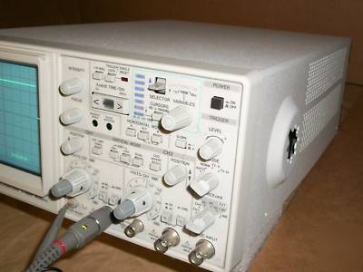 Hitachi v-665A 2 channel 60 mhz oscilloscope 