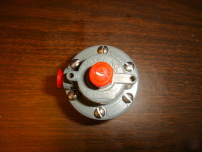 Moore model 41-30 precision regulator