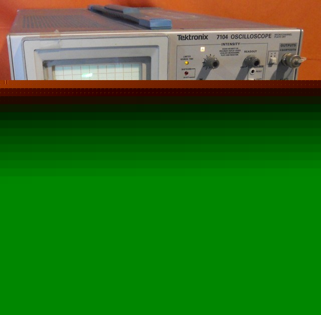 Tektronix 7104 oscilloscope w/ 7B92A & 7B10 time base