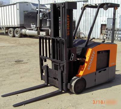 Namco/schaeff 4000# stand up riding forklift, 77