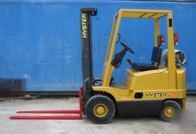 Forklift hyster H25XM 2,500LB. cap. air tire, lpg nice