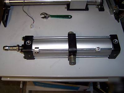 Heavy duty air cylinder pneumatic actuator 10