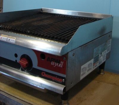 Apw wyott countertop char-rock charbroiler, propane