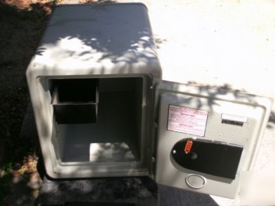 Sentry 1380 fire resistant safe (used)