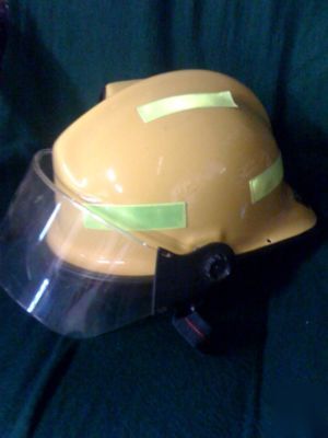 New pacific F3CTK/2 fire helmet nfpa 1971/2000 yellow