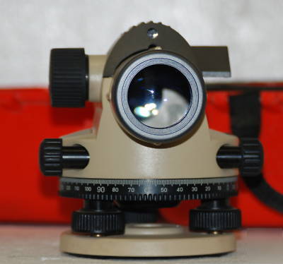 David white AL8-26 level, stand, and case