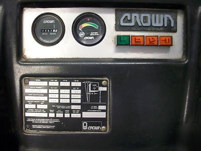 Crown 35RRTT ready reach forklift (low hours)