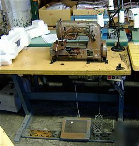 Double needle union special sewing machine with table 