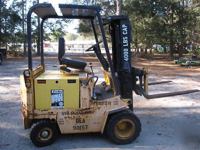 Hyster J40XL electric forklift w/ battery charger