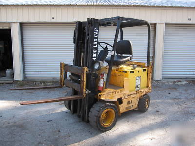 Hyster J40XL electric forklift w/ battery charger