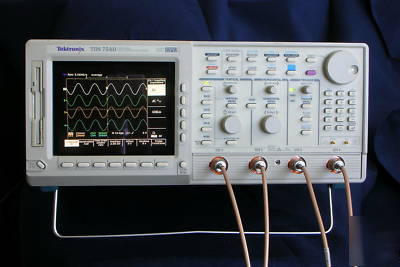 Tektronix TDS754D dpo color digitizing oscilloscope