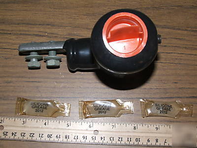 Scu threaded stud connector for submersible transformer