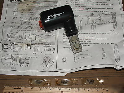 Scu threaded stud connector for submersible transformer