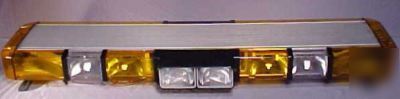 Whelen 8 strobe/8 halogen lightbar w/ free lenskit - 