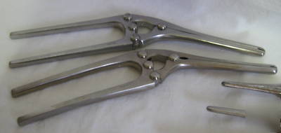 Lot of intestinal clamps 3 different sizes 