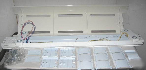 Lithonia af 4' h-dty turrt indus /w refl light fixture